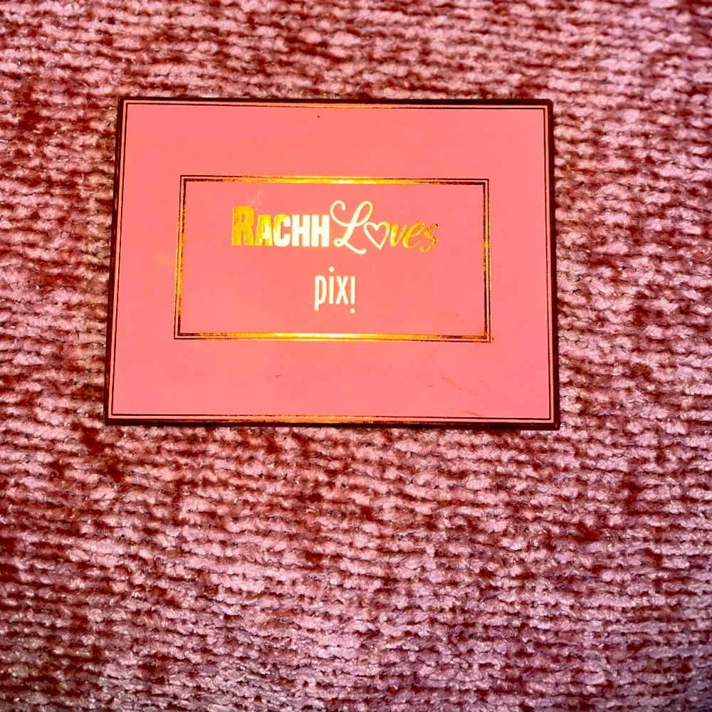 💕Rachh L💕ves Pix! Highlighter/ contour brand new only Swatched !